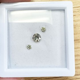 3つのルースをリングへ