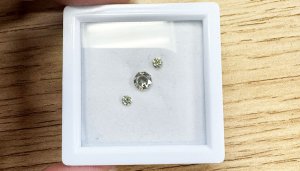 3つのルースをリングへ
