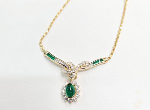 ゴージャスなペンダントトップ