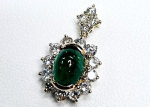 ゴージャスなペンダントトップ