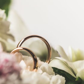 プラチナ、ゴールドともに高騰中！結婚指輪の相場も上がっているって本当？